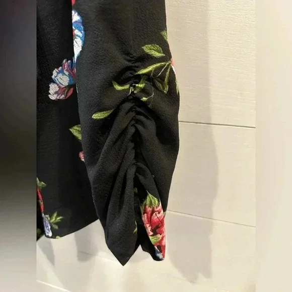 2Sable Black Floral Crop Blazer- size Large - Picture 2 of 6